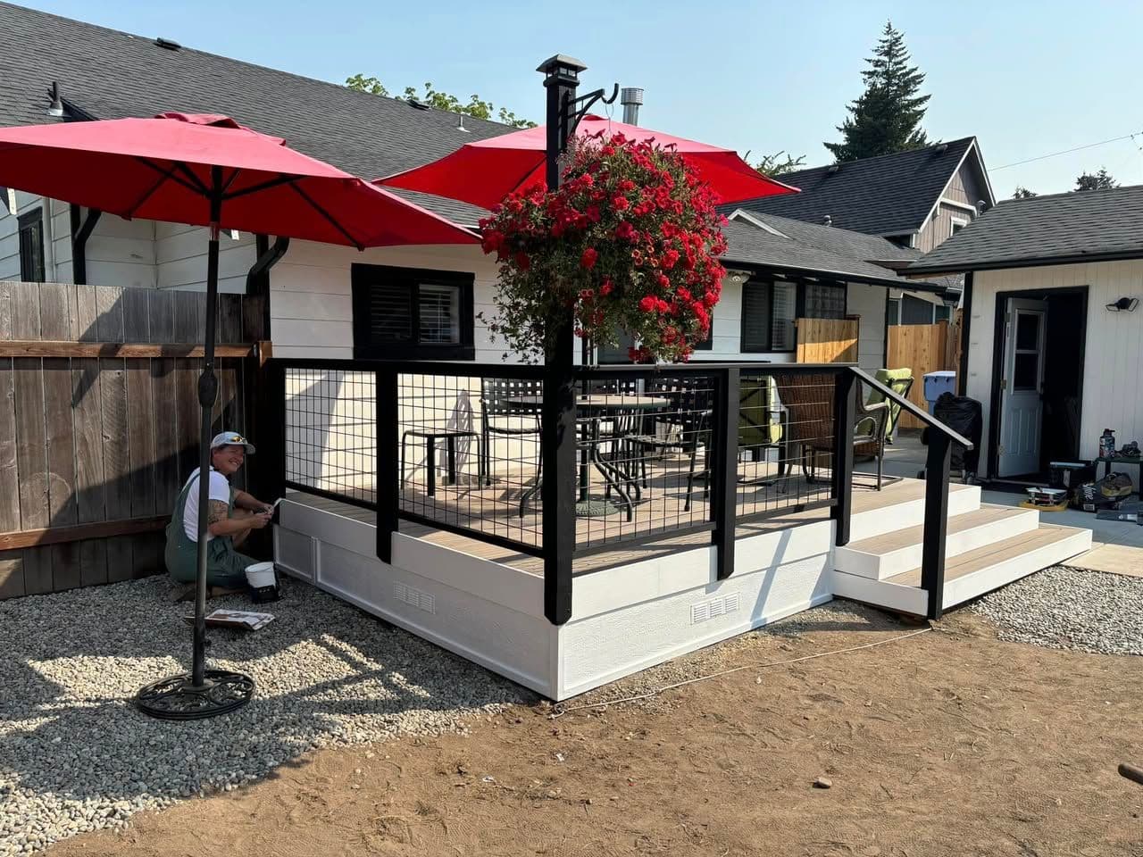 Custom Trex Deck Construction – Puyallup Hog-Wire Railing Masterpiece